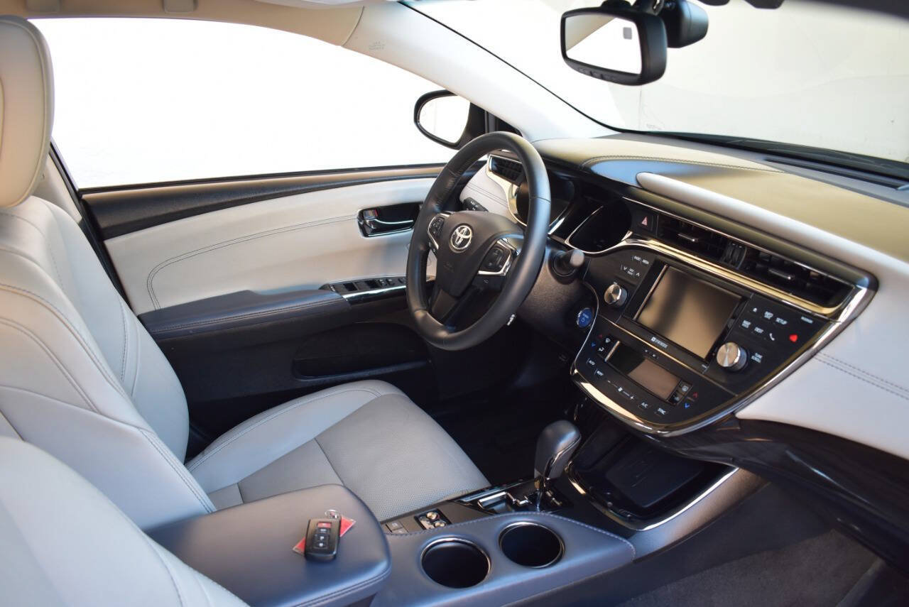 Used 2014 Toyota Avalon Limited w/ Technology Package FWD image 22