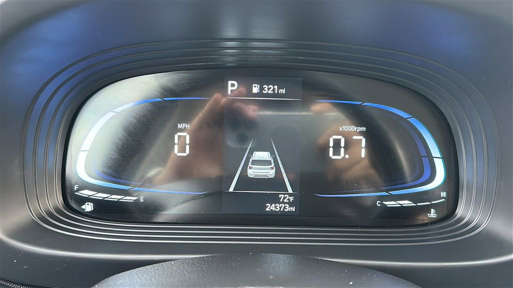 Certified 2025 Hyundai Venue SEL image 2