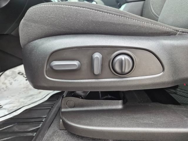 Used 2023 Chevrolet Traverse LT FWD image 17