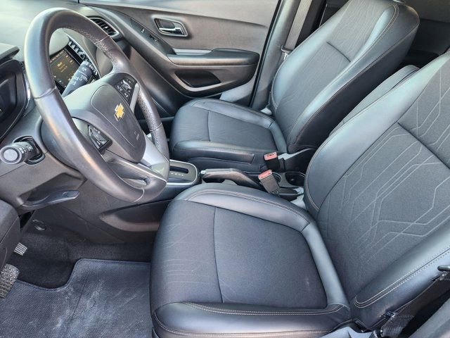 Used 2022 Chevrolet Trax LT w/ LT Convenience Package image 4