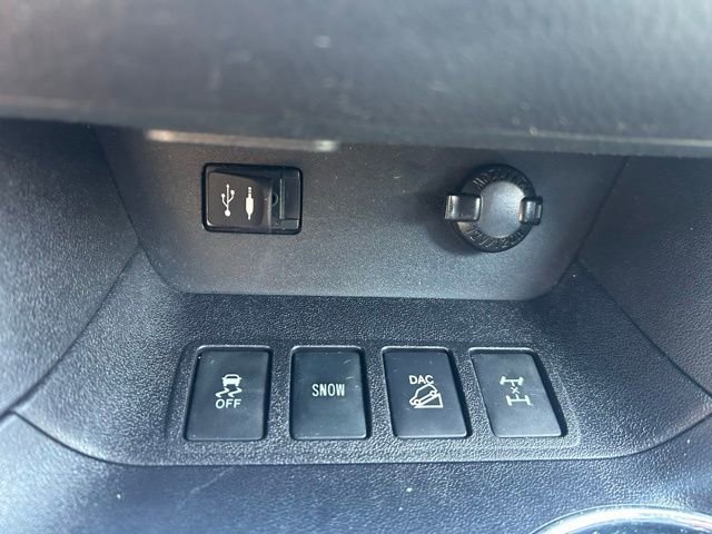 Used 2015 Toyota Highlander Limited AWD/4WD image 32