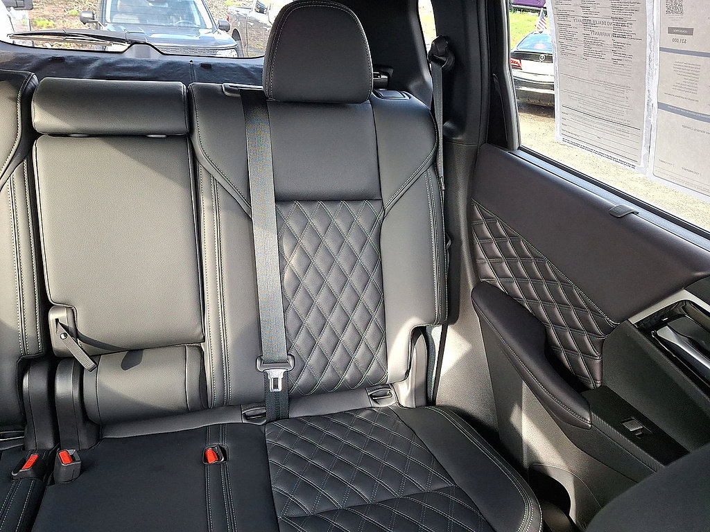 Used 2024 Mitsubishi Outlander SEL AWD/4WD image 14