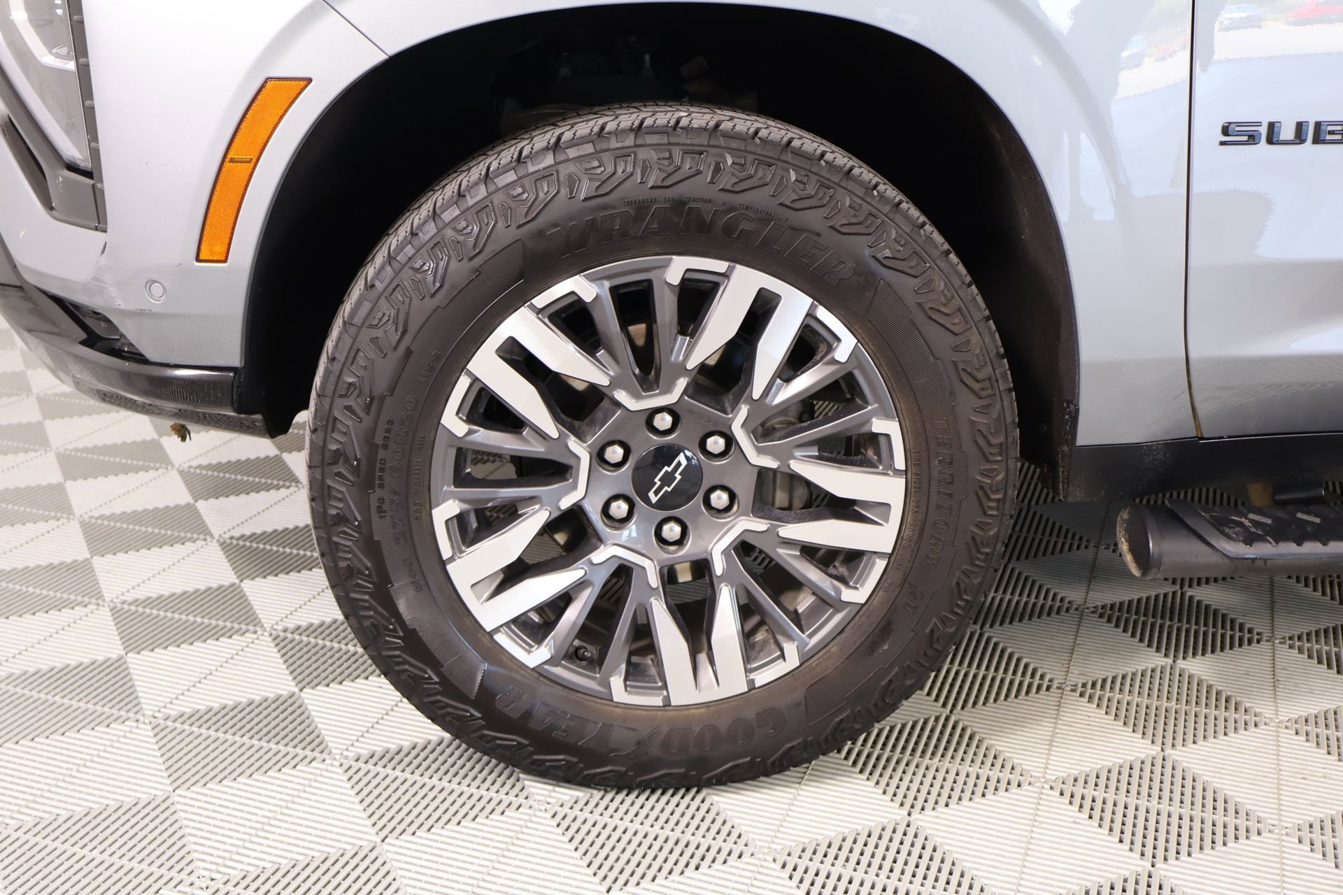 Used 2025 Chevrolet Suburban Z71 AWD/4WD image 18