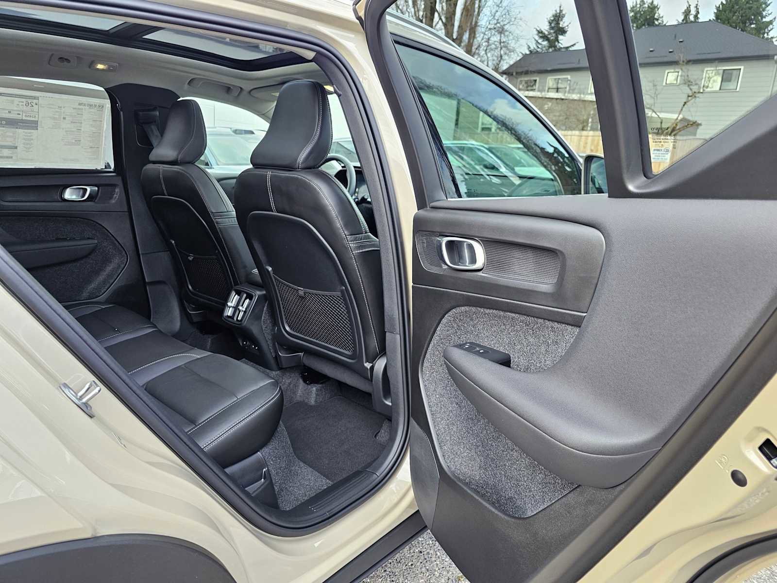 New 2025 Volvo XC40 B5 Ultra w/ Climate Package image 13