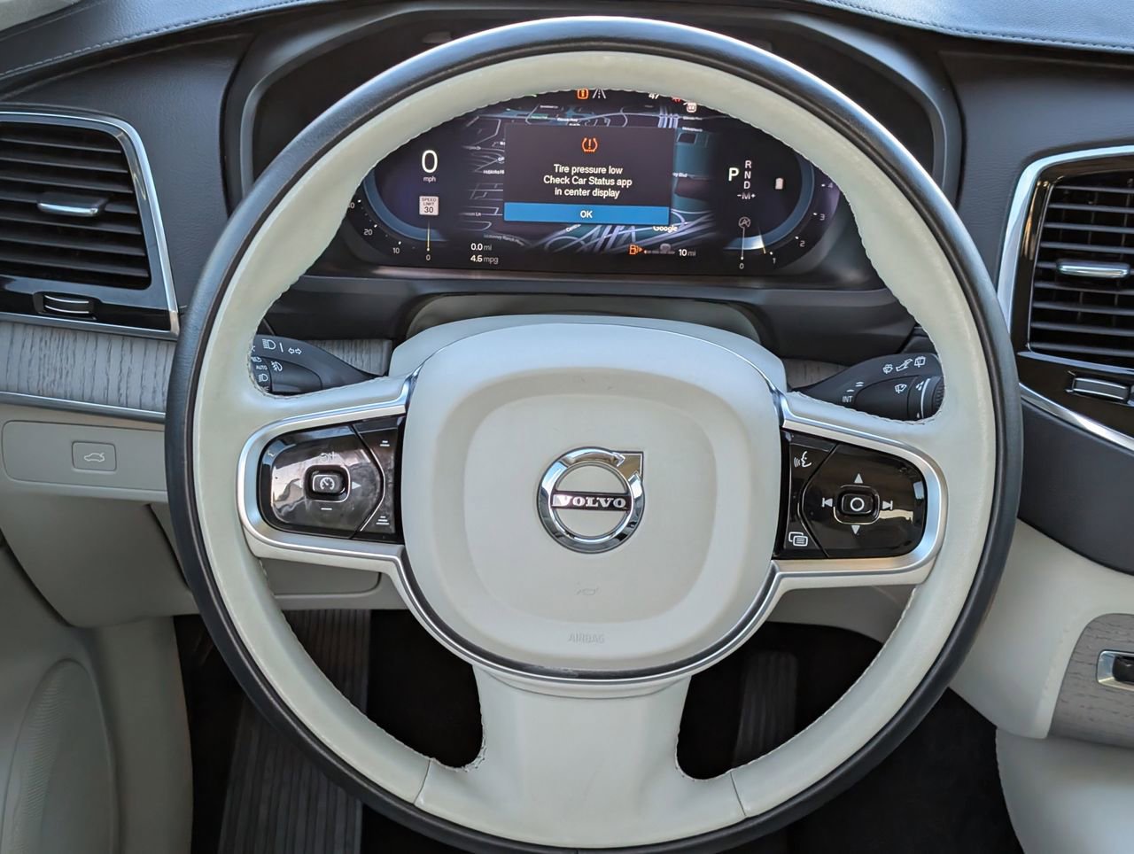 Used 2025 Volvo XC90 B6 Ultra w/ Lounge Package image 11