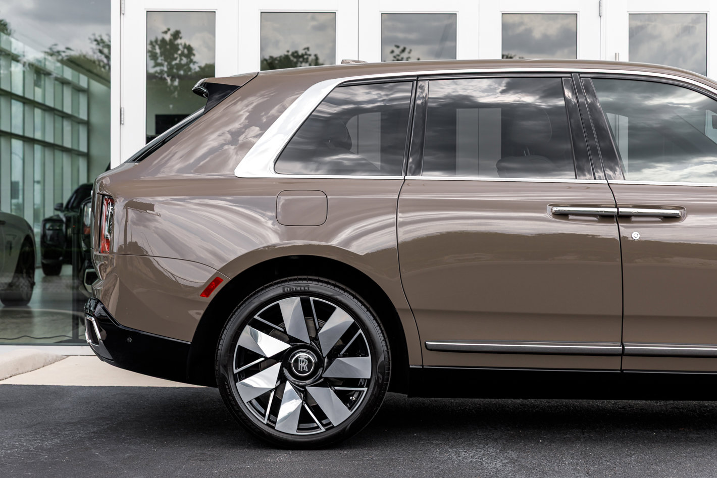Certified 2025 Rolls-Royce Cullinan AWD/4WD image 21