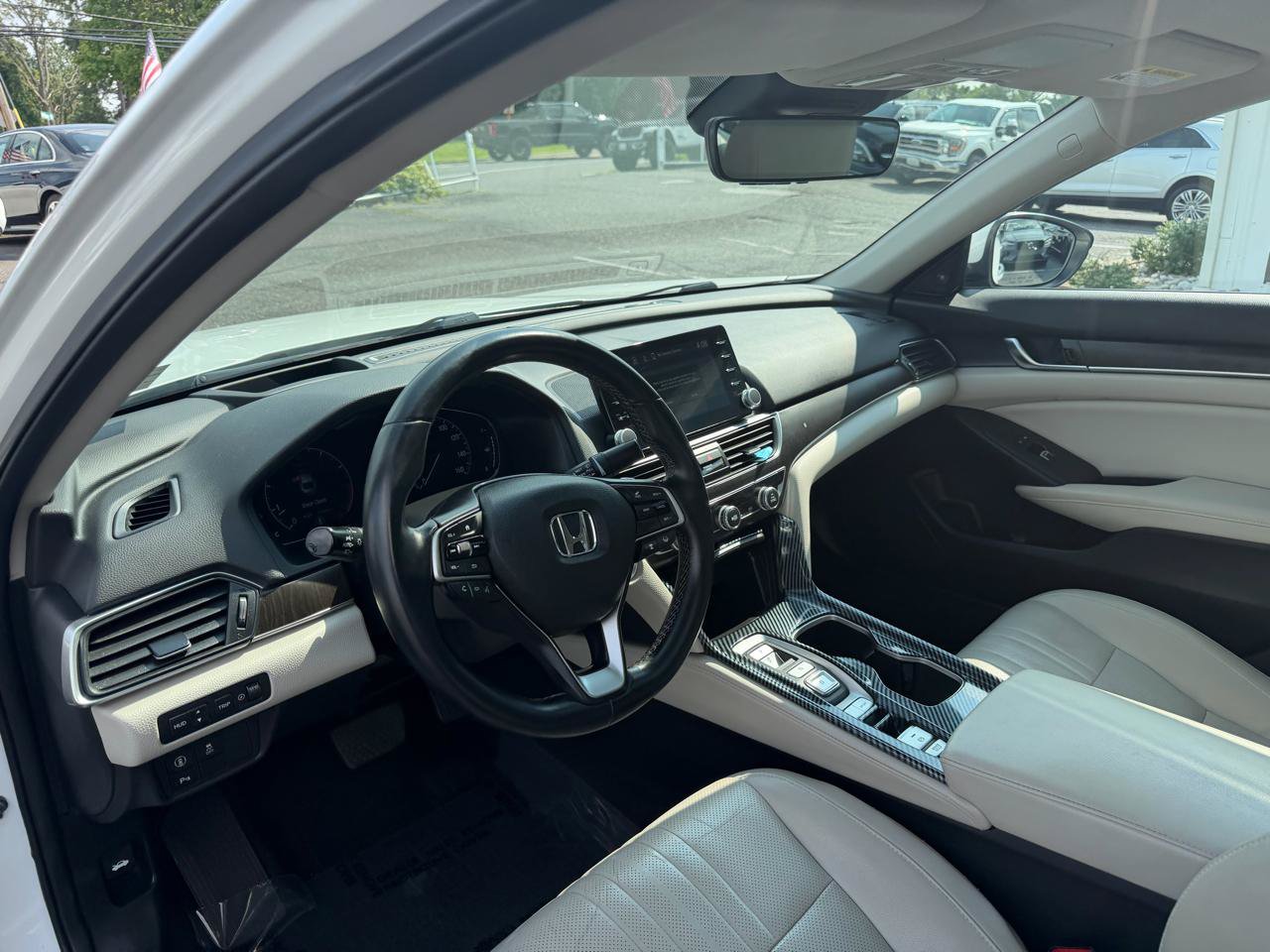 Used 2018 Honda Accord Touring image 10
