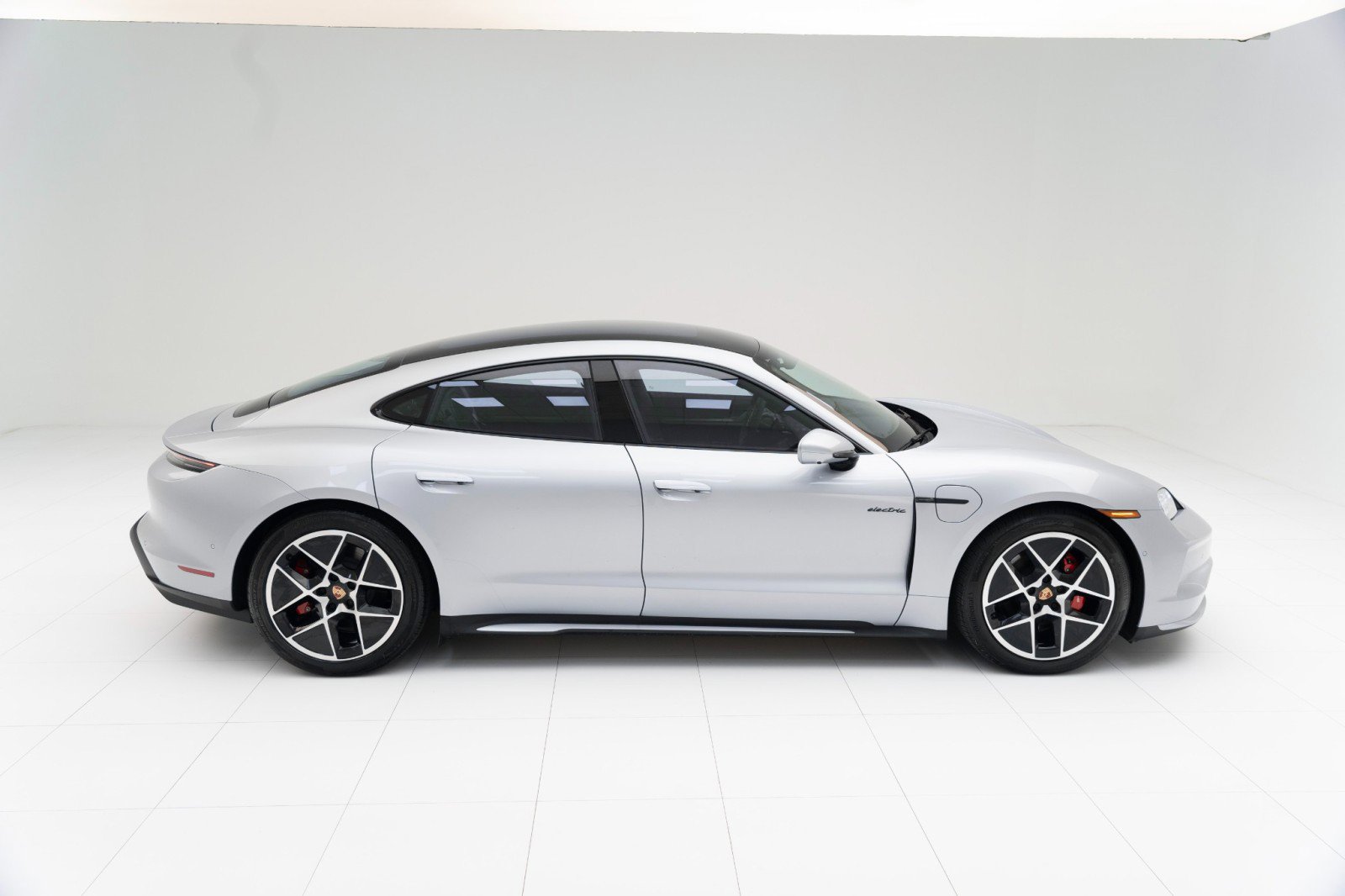 New 2025 Porsche Taycan 4S image 8