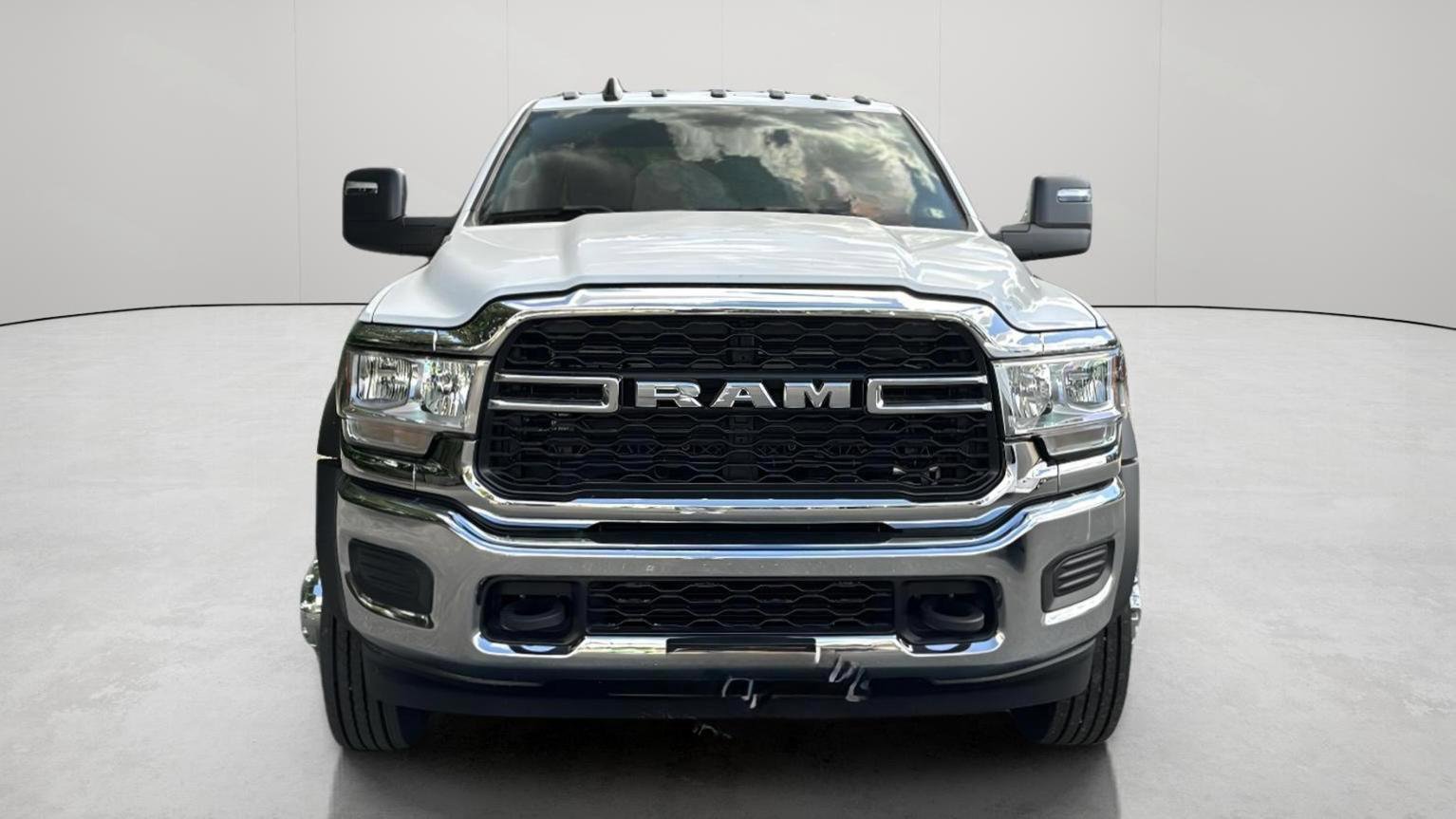 New 2024 RAM 4500 Tradesman w/ Chrome Appearance Group RWD image 10