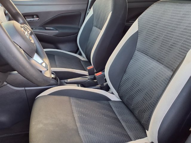 Used 2021 Nissan Versa SV FWD image 3