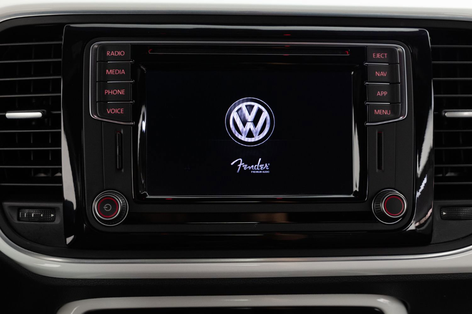 Used 2019 Volkswagen Beetle 2.0T SE w/ SE Premium Package FWD image 26
