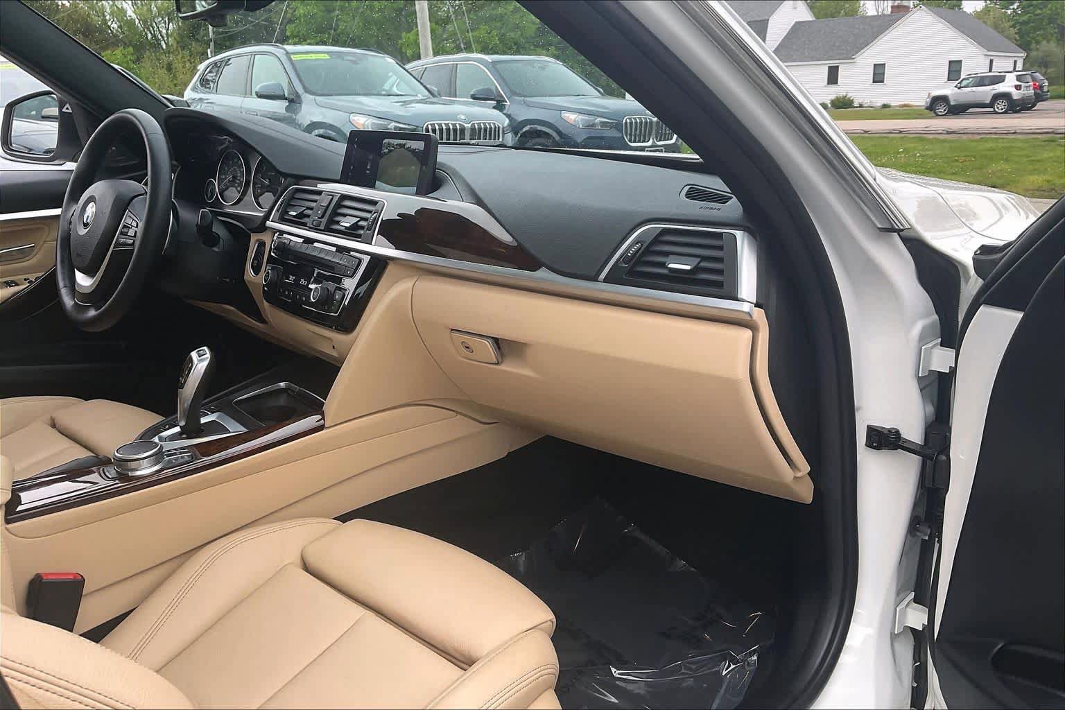 Used 2018 BMW 330e w/ Premium Package RWD image 18