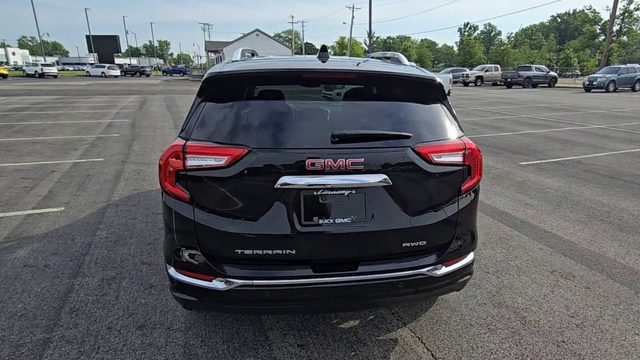 Used 2023 GMC Terrain Denali w/ Black Diamond Edition AWD/4WD image 8