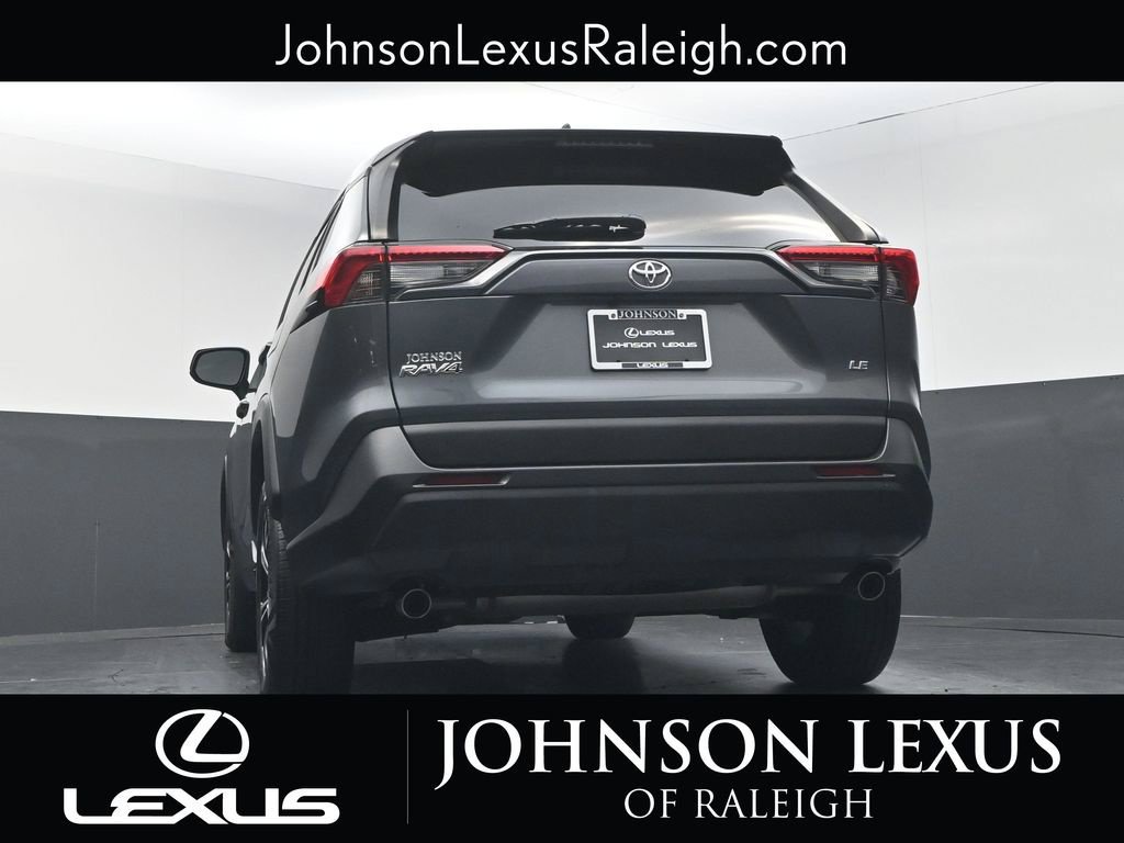 Used 2021 Toyota RAV4 LE FWD image 18