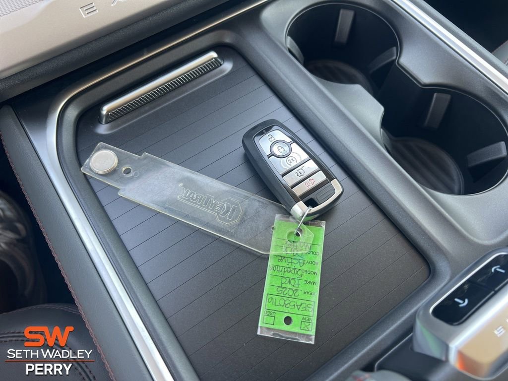 New 2025 Ford Expedition Active image 24