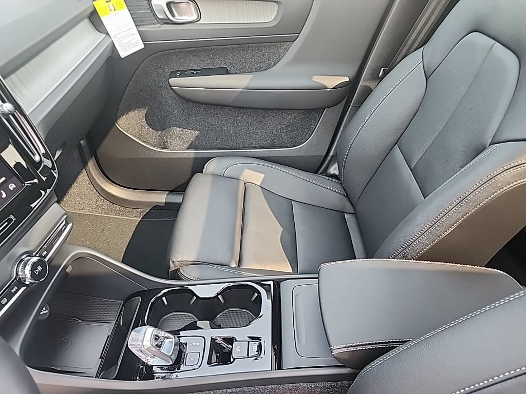 New 2026 Volvo XC40 B5 Plus w/ Protection Package Premier AWD/4WD image 13