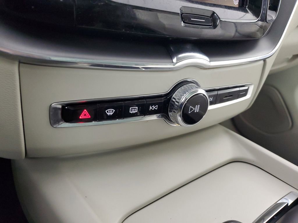 Certified 2024 Volvo XC60 B5 Core w/ Protection Package Premier image 32