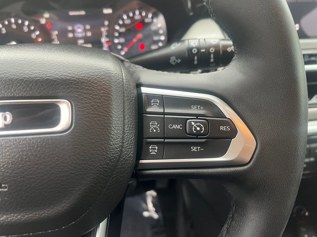 Used 2025 Jeep Compass Limited AWD/4WD image 30