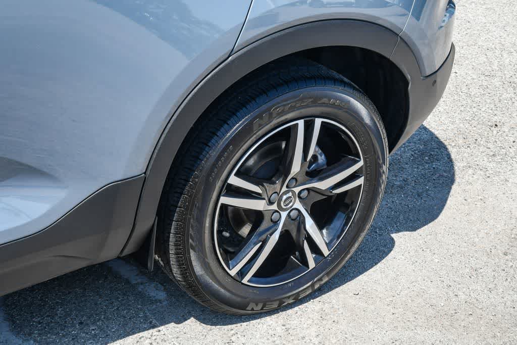 Used 2023 Volvo XC40 B5 Plus AWD/4WD image 11
