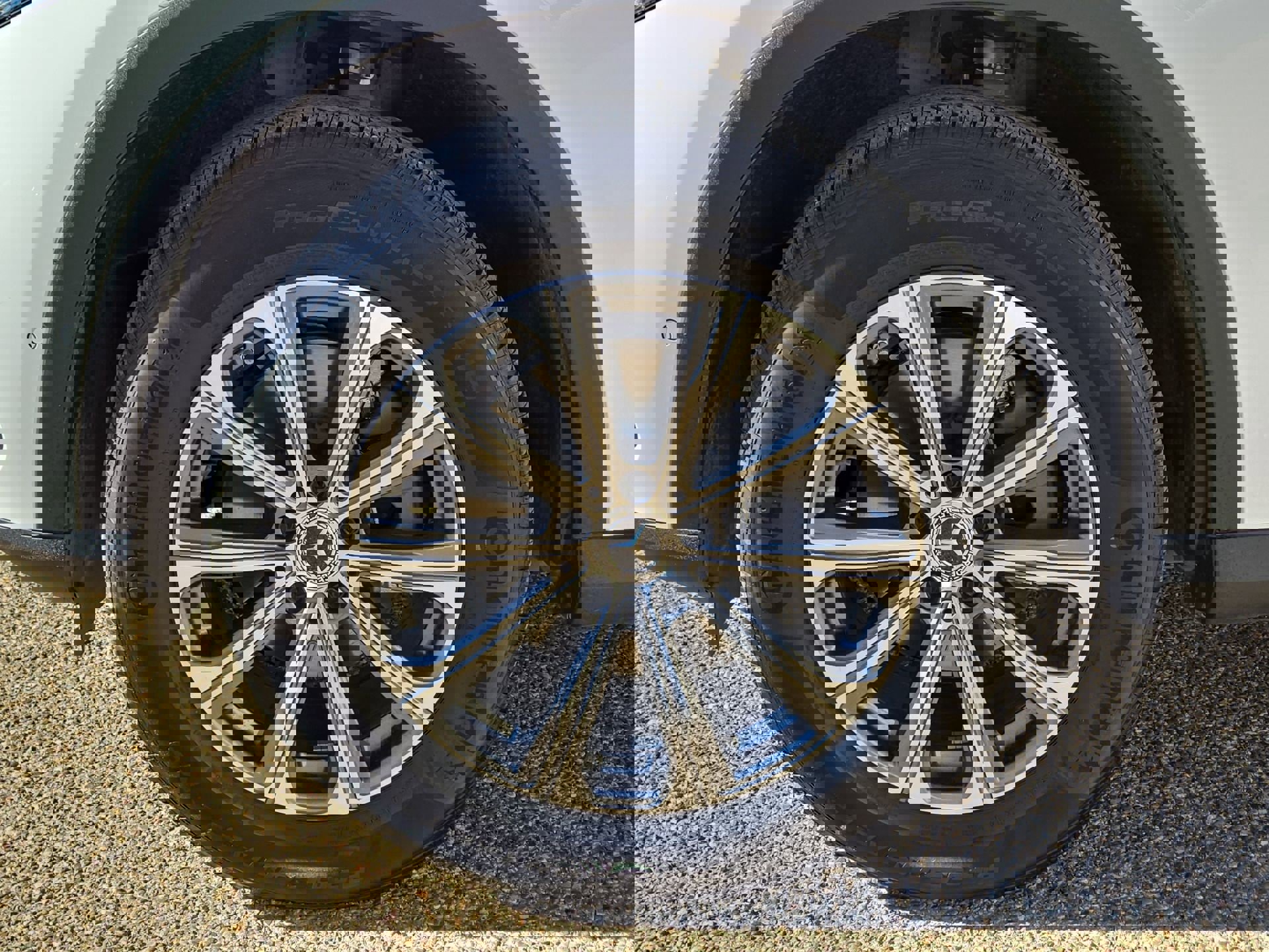 Used 2025 Mercedes-Benz GLC 300 4MATIC image 11