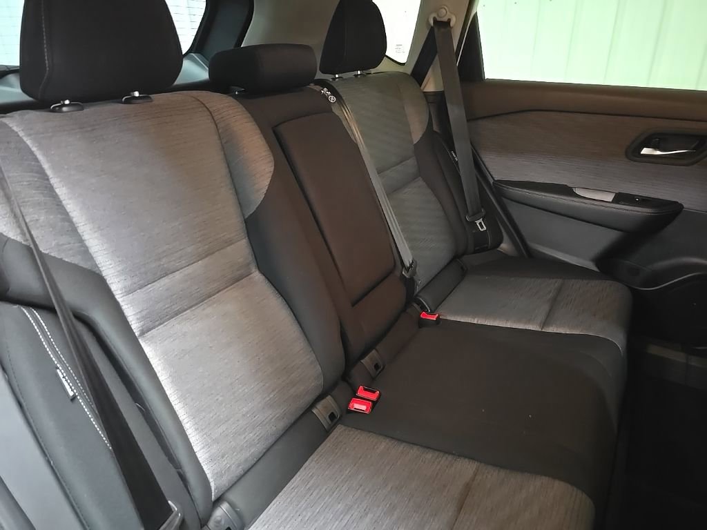 Used 2023 Nissan Rogue SV image 16