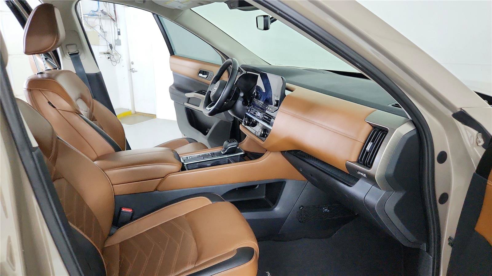 Used 2023 Nissan Pathfinder Platinum w/ Cargo Package FWD image 22
