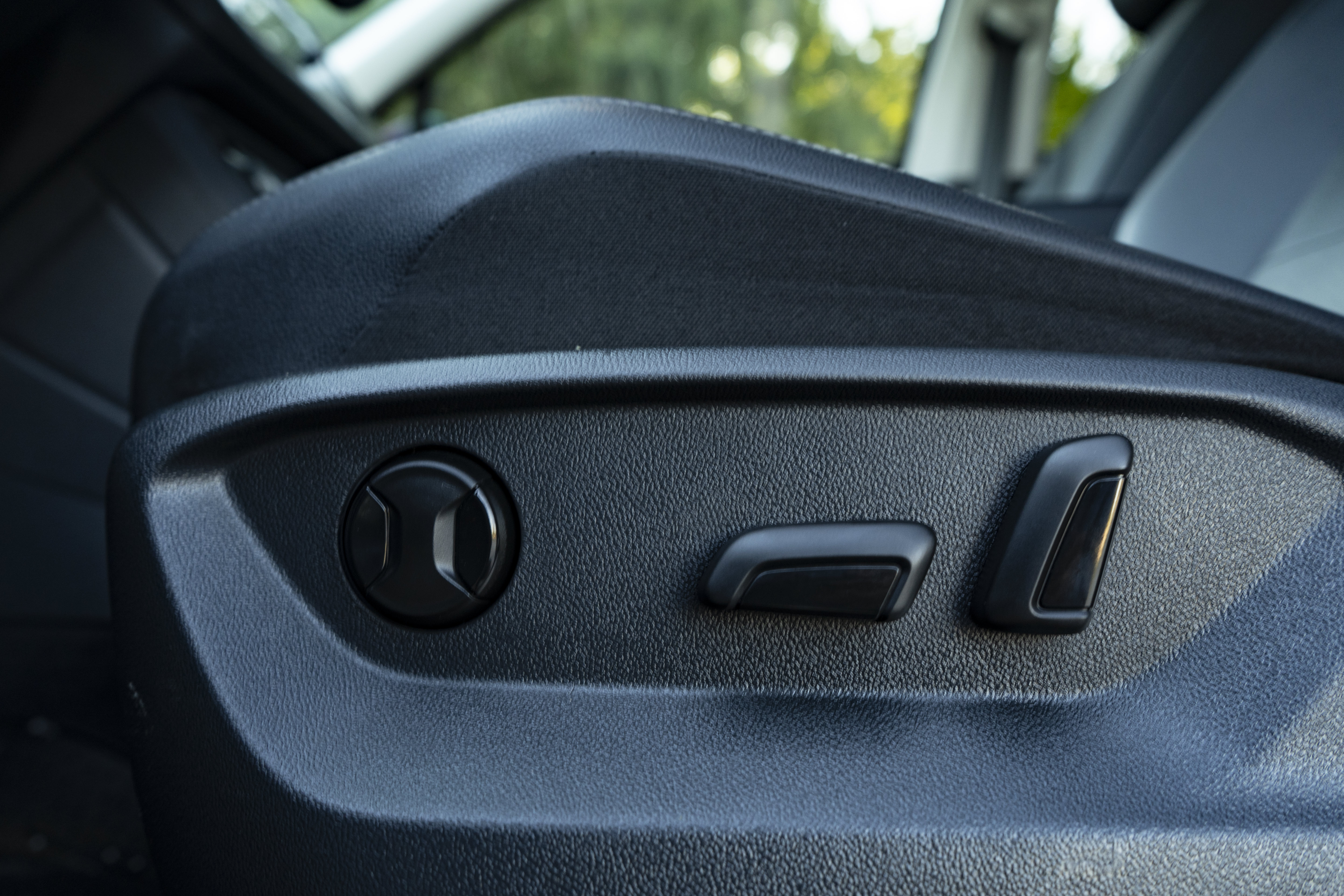 Certified 2020 Volkswagen Tiguan SEL FWD image 38
