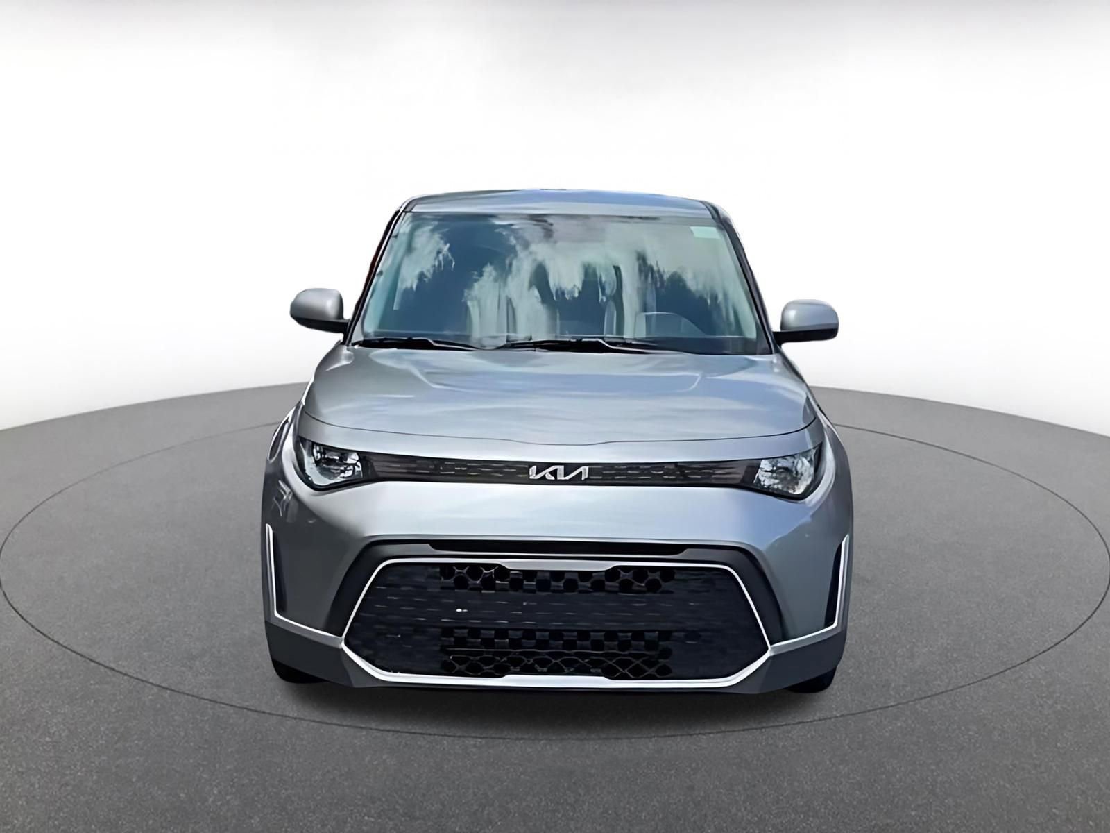 Used 2025 Kia Soul LX w/ LX Technology Package FWD image 4