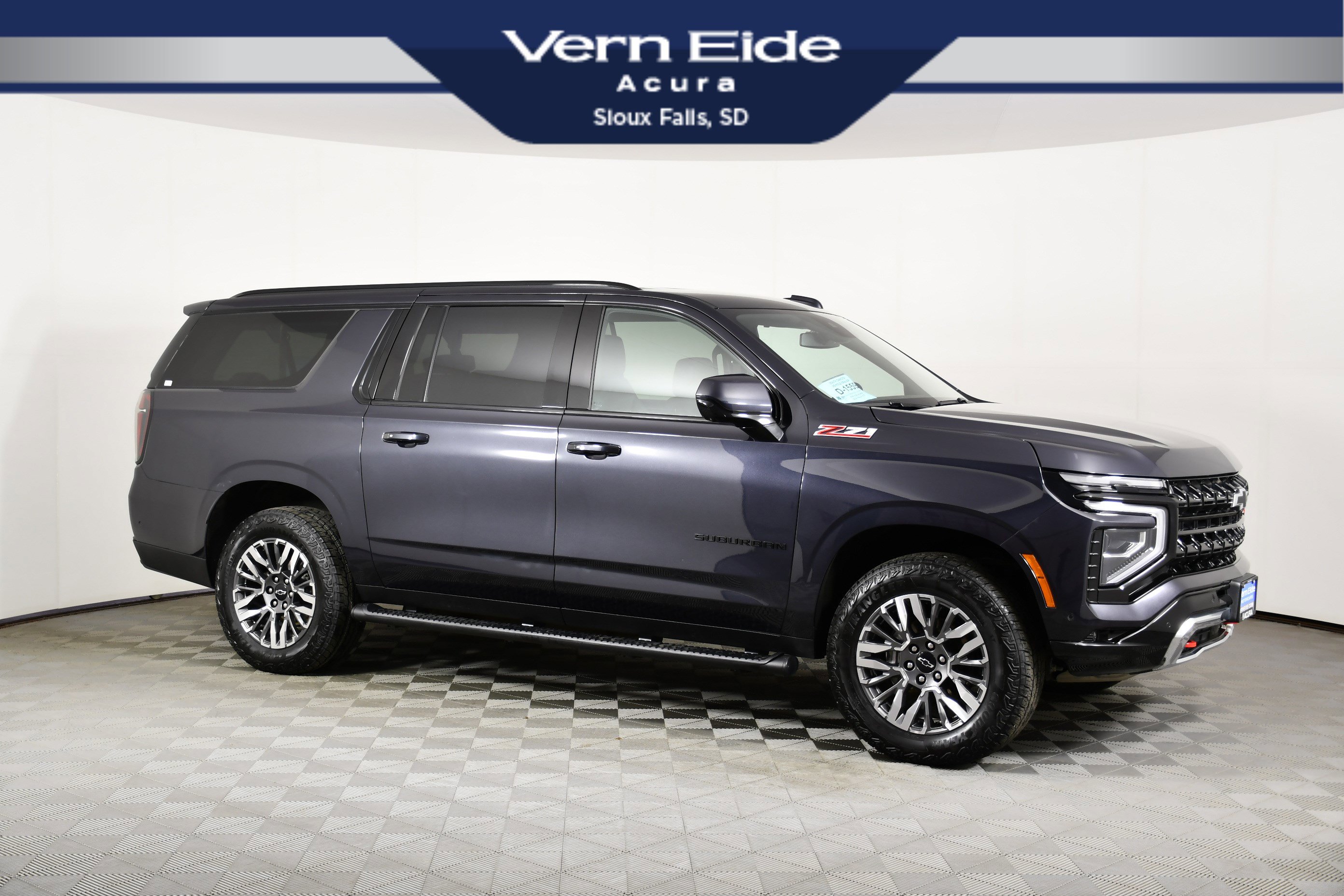 Used 2025 Chevrolet Suburban Z71 image 1