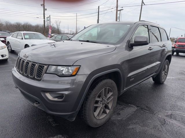 Used 2017 Jeep Grand Cherokee Laredo image 3