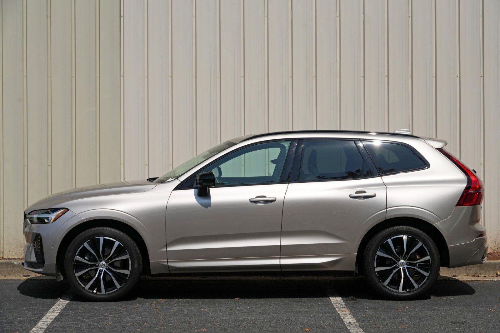 Used 2023 Volvo XC60 B5 Plus AWD/4WD image 50