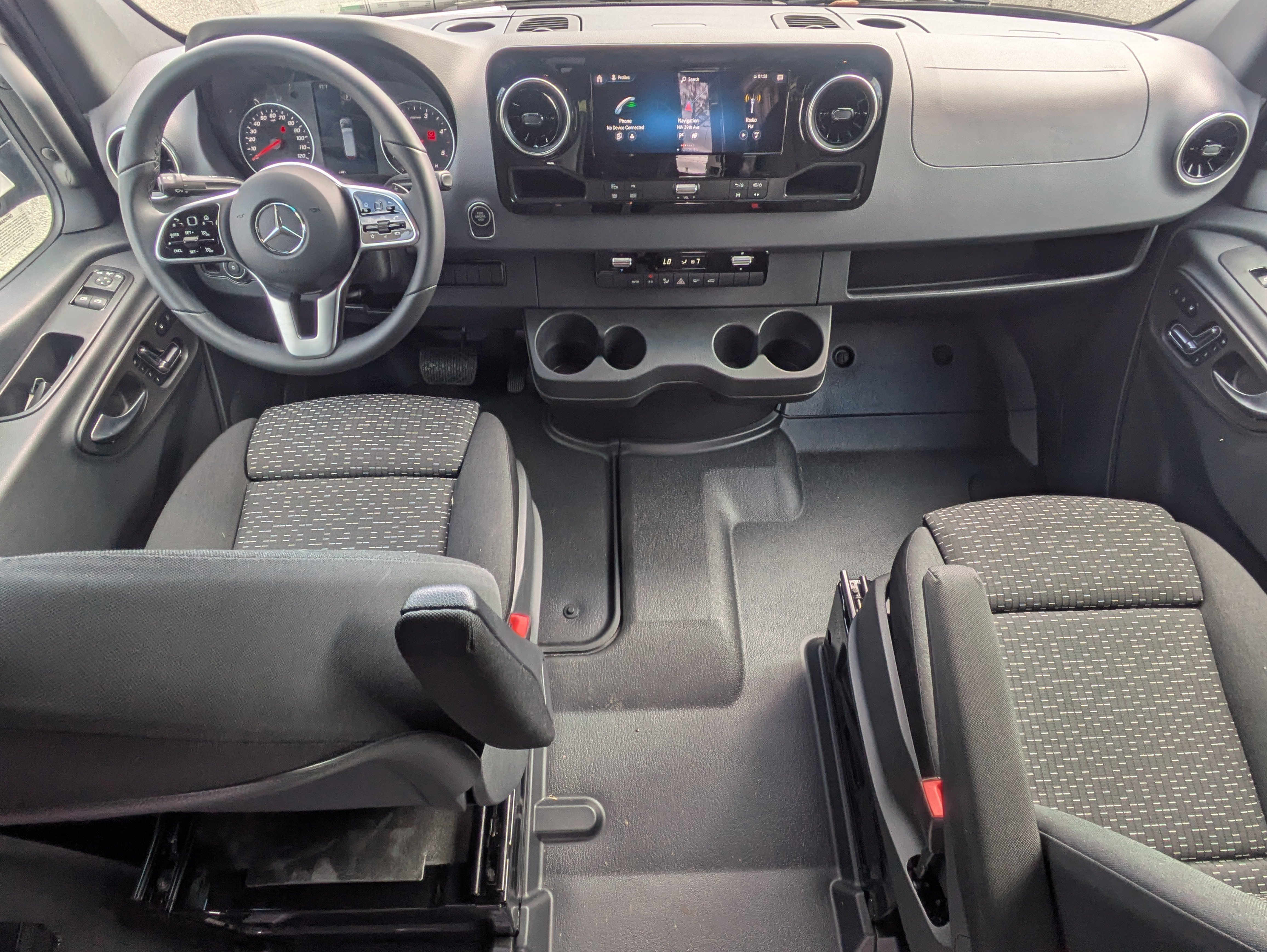 Used 2024 Mercedes-Benz Sprinter 2500 image 13