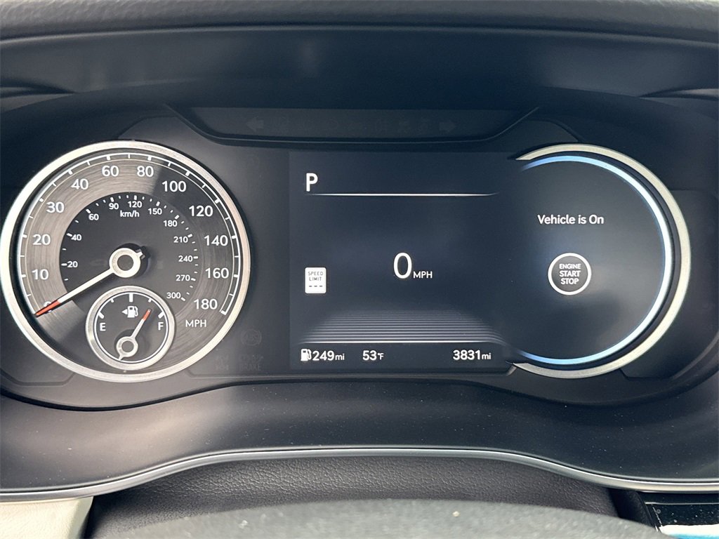 Used 2025 Genesis G70 2.5T image 28