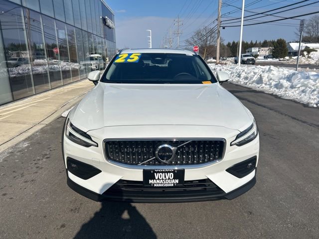 Certified 2025 Volvo V60 B5 Cross Country Plus image 7