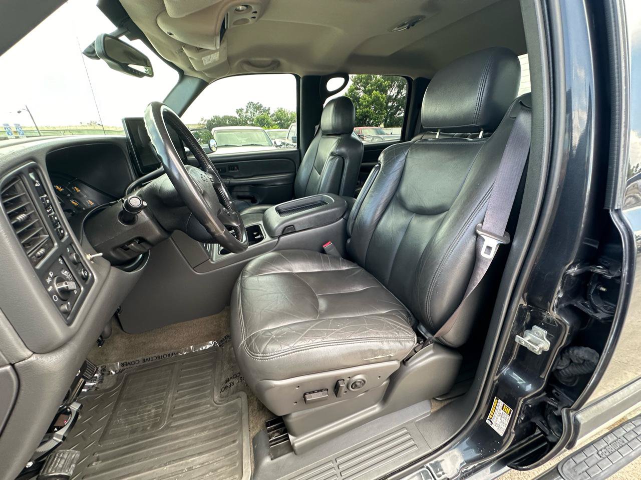 Used 2004 Chevrolet Silverado 2500 LT w/ Skid Plate Package AWD/4WD image 31