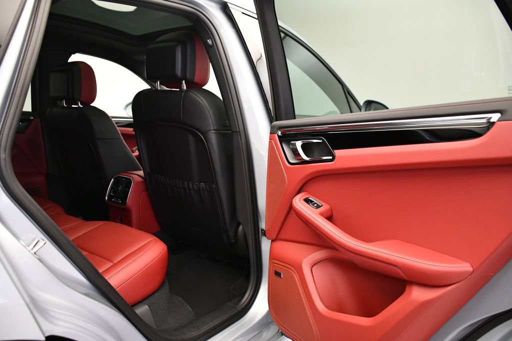 Certified 2026 Porsche Macan AWD/4WD image 54