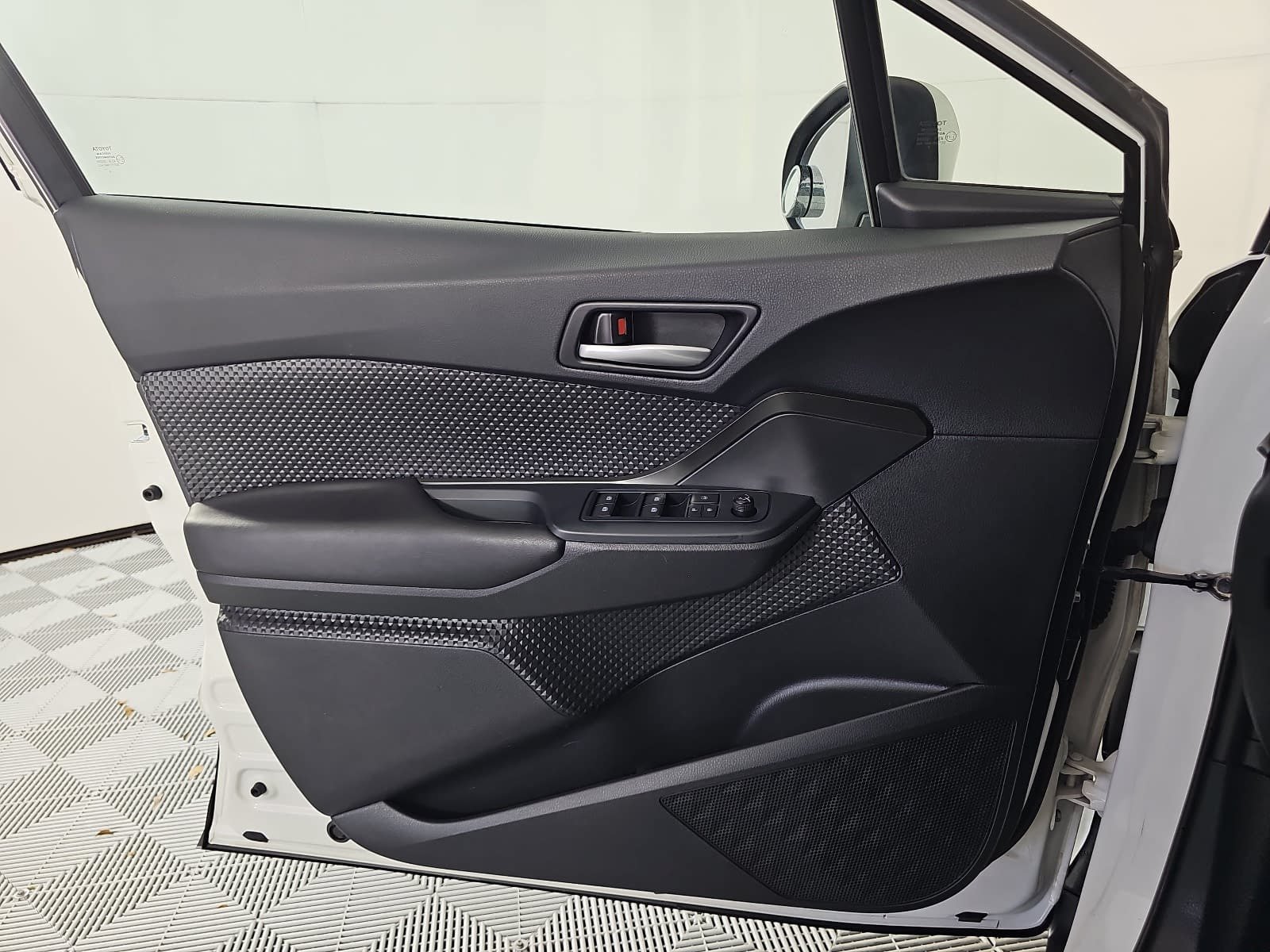 Used 2019 Toyota C-HR LE FWD image 26