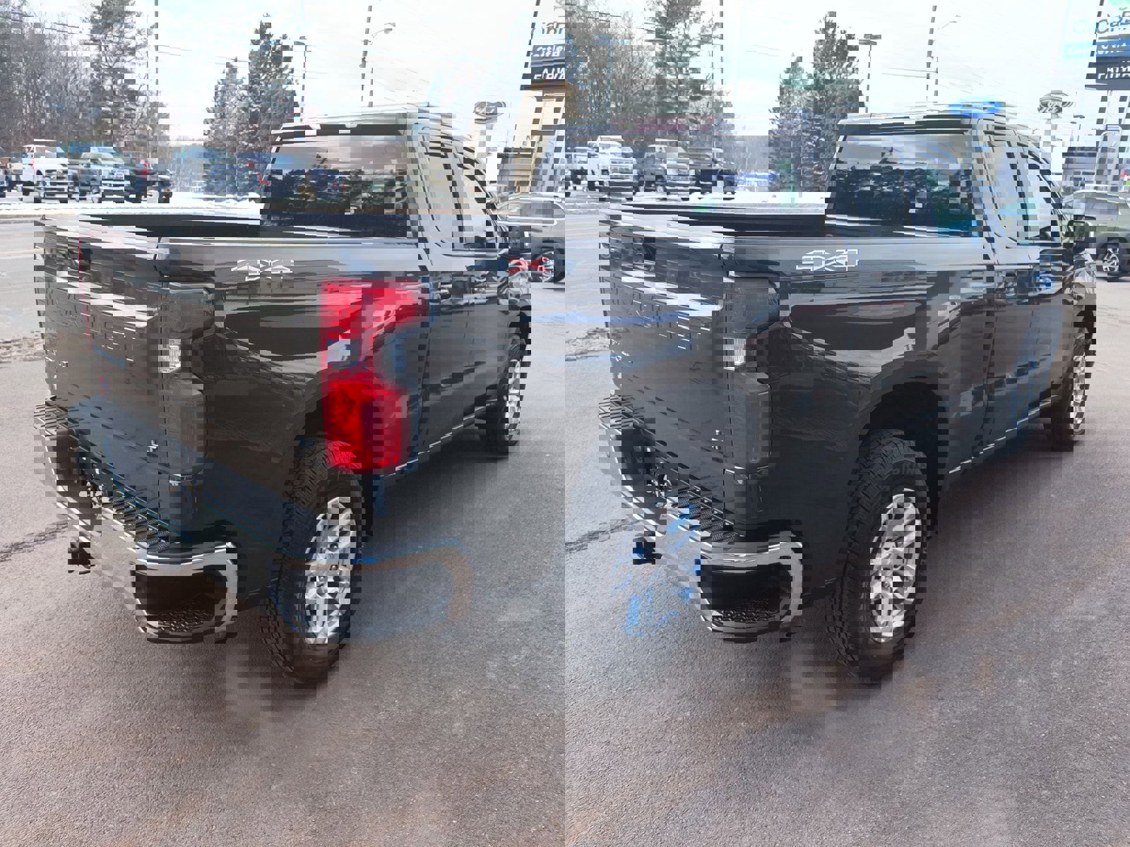 Used 2023 Chevrolet Silverado 1500 LT image 8