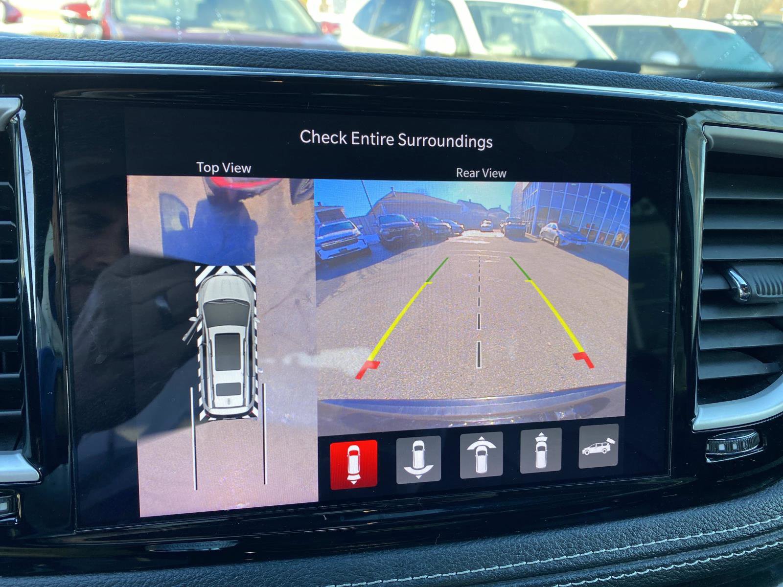 Used 2021 Chrysler Pacifica Touring-L w/ Premium & Safety Sphere Group image 12