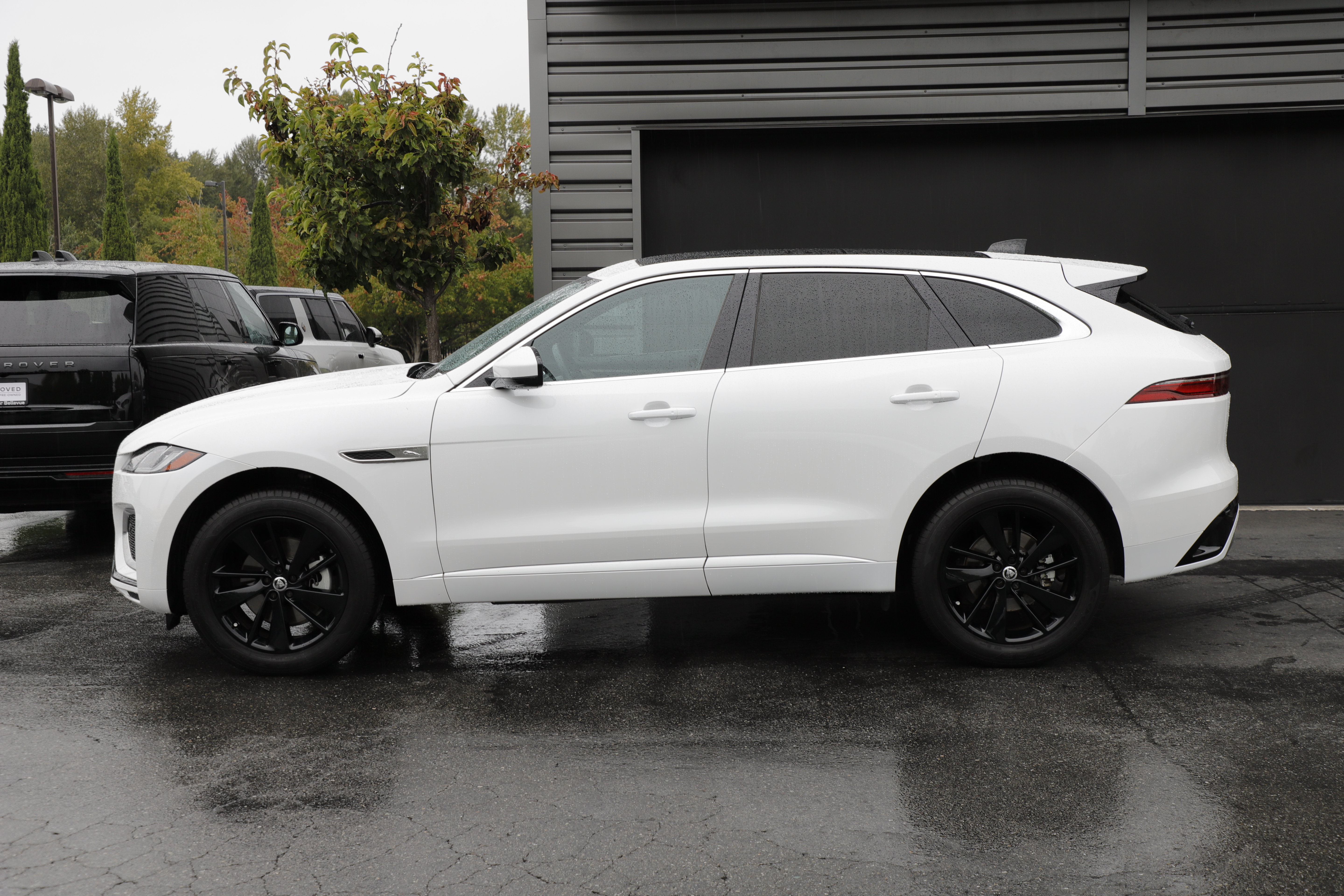 Certified 2025 Jaguar F-PACE R-Dynamic S AWD/4WD image 5