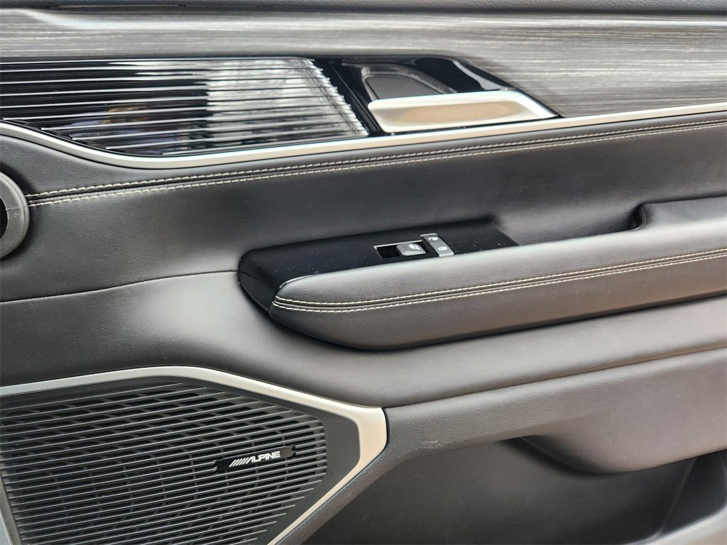 Used 2024 Jeep Wagoneer Series II w/ Flexible Seating Group image 28