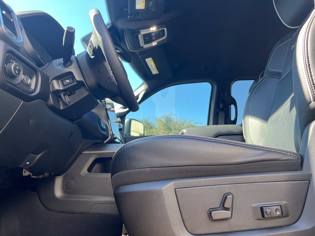 Used 2025 RAM 2500 Laramie AWD/4WD image 8