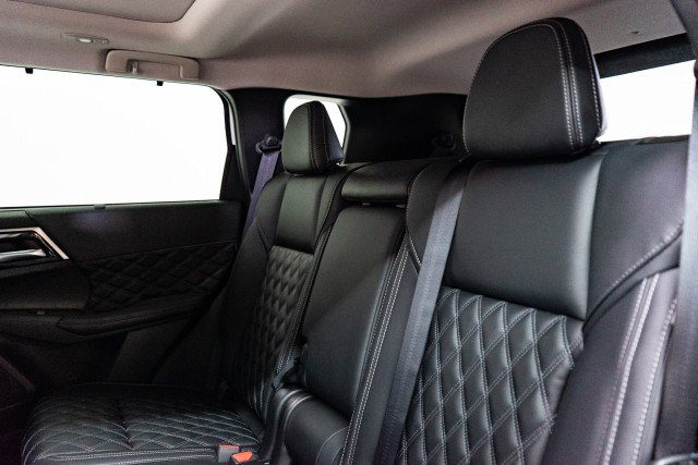 New 2025 Mitsubishi Outlander SEL image 19