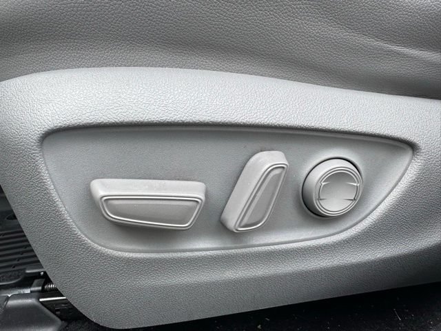 Used 2023 Toyota Highlander XLE AWD/4WD image 19