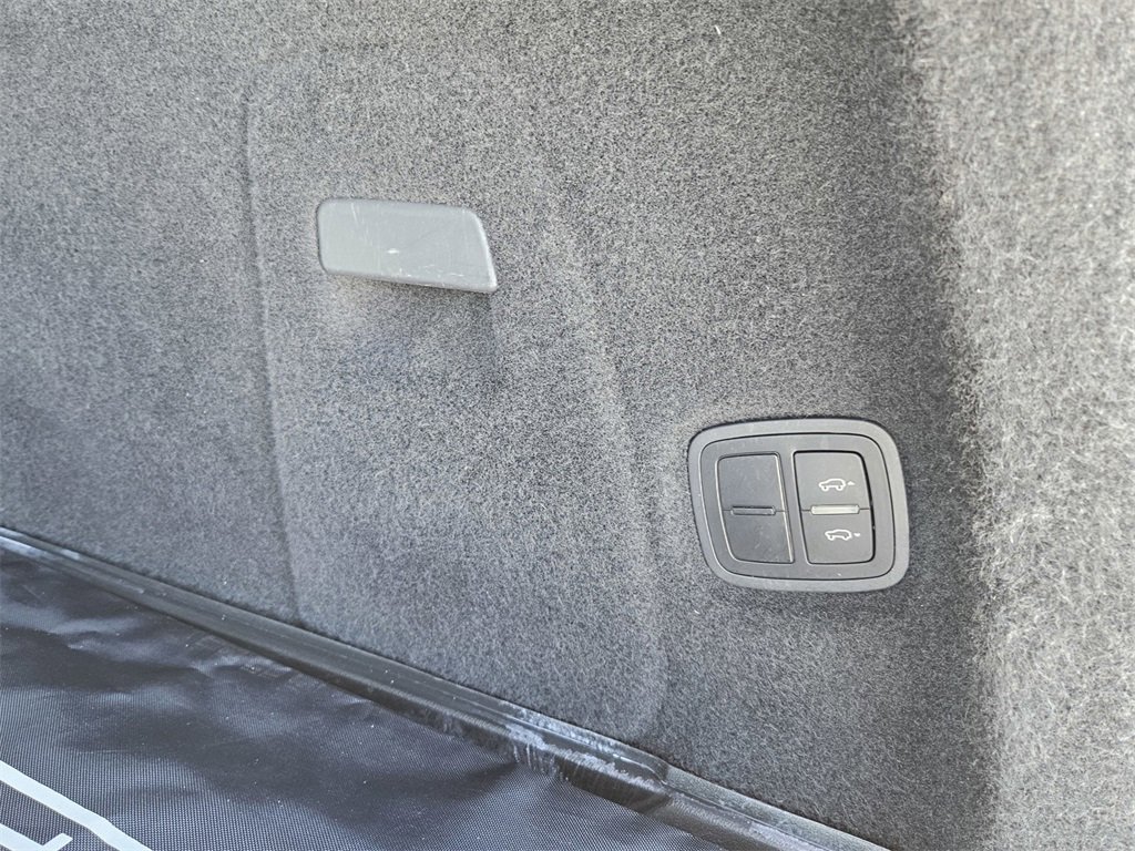 Used 2016 Porsche Cayenne Turbo image 30