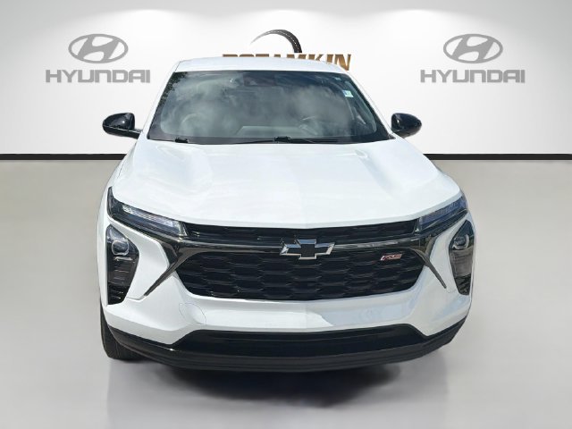 Used 2024 Chevrolet Trax RS w/ Driver Confidence Package FWD image 2