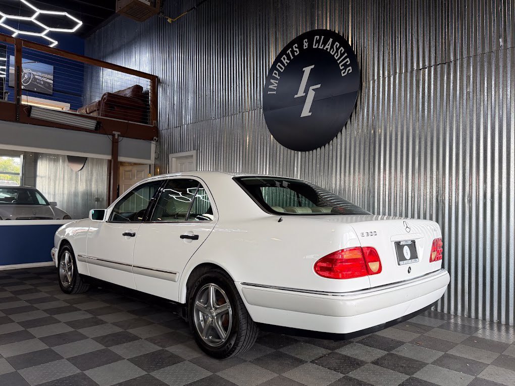 Used 1996 Mercedes-Benz E 300 Sedan image 4