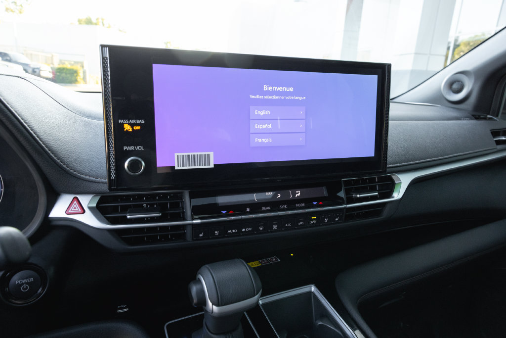 Certified 2025 Toyota Sienna Platinum AWD/4WD image 18