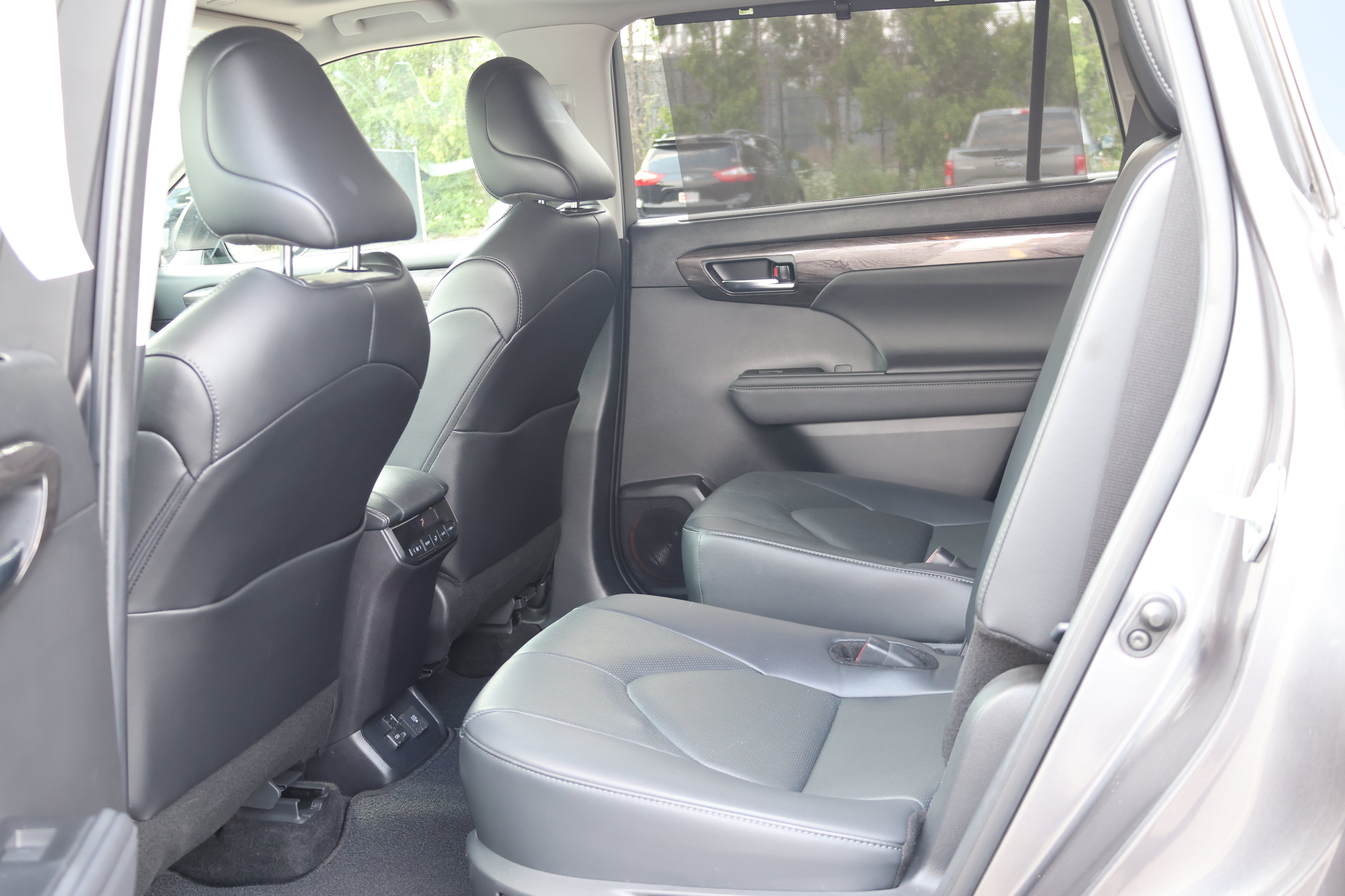 Certified 2024 Toyota Highlander Limited AWD/4WD image 18