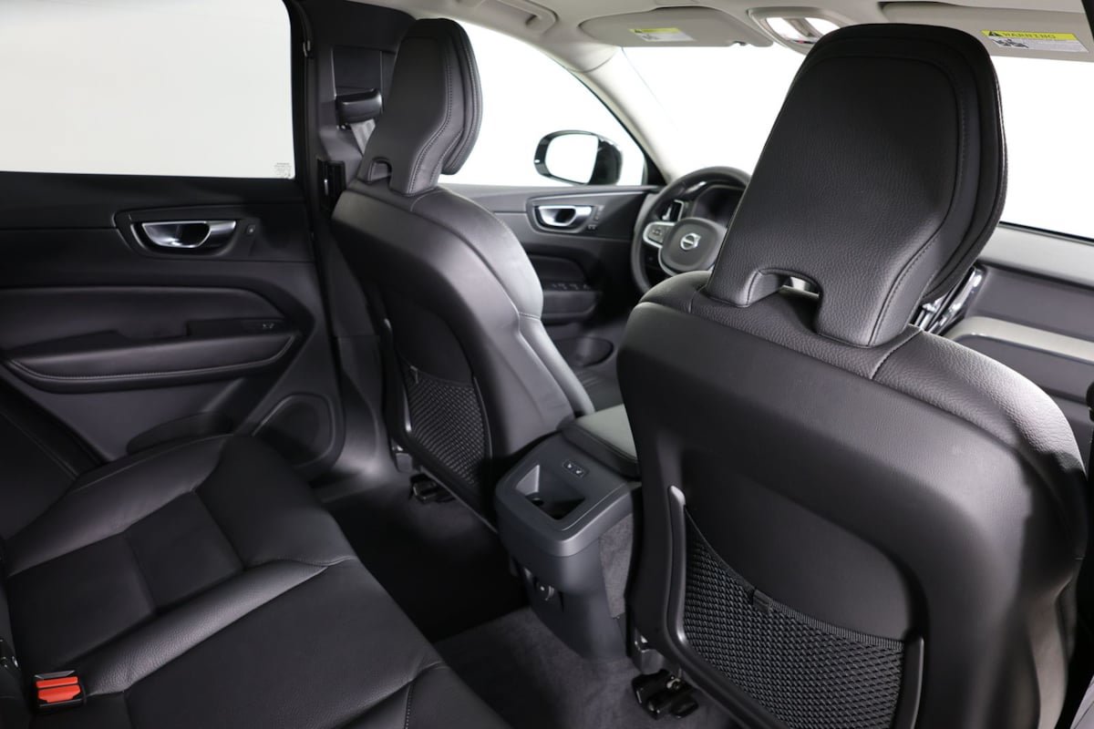 Used 2025 Volvo XC60 B5 Plus AWD/4WD image 41